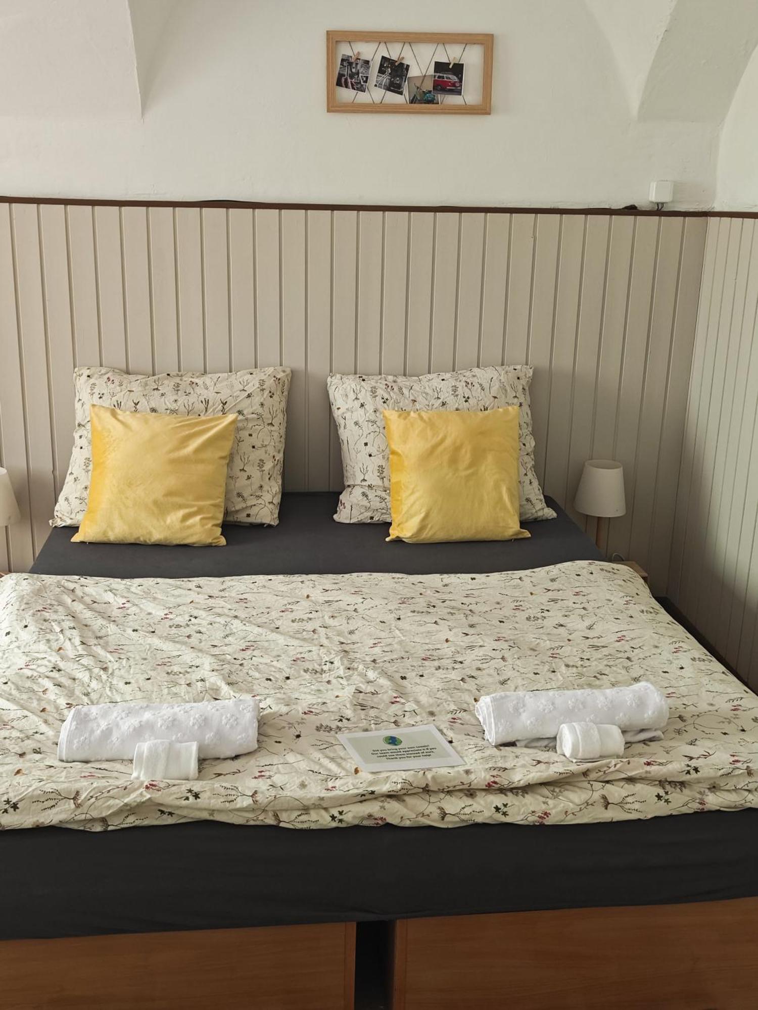 Vintage Room With Garden View Bratislava Extérieur photo