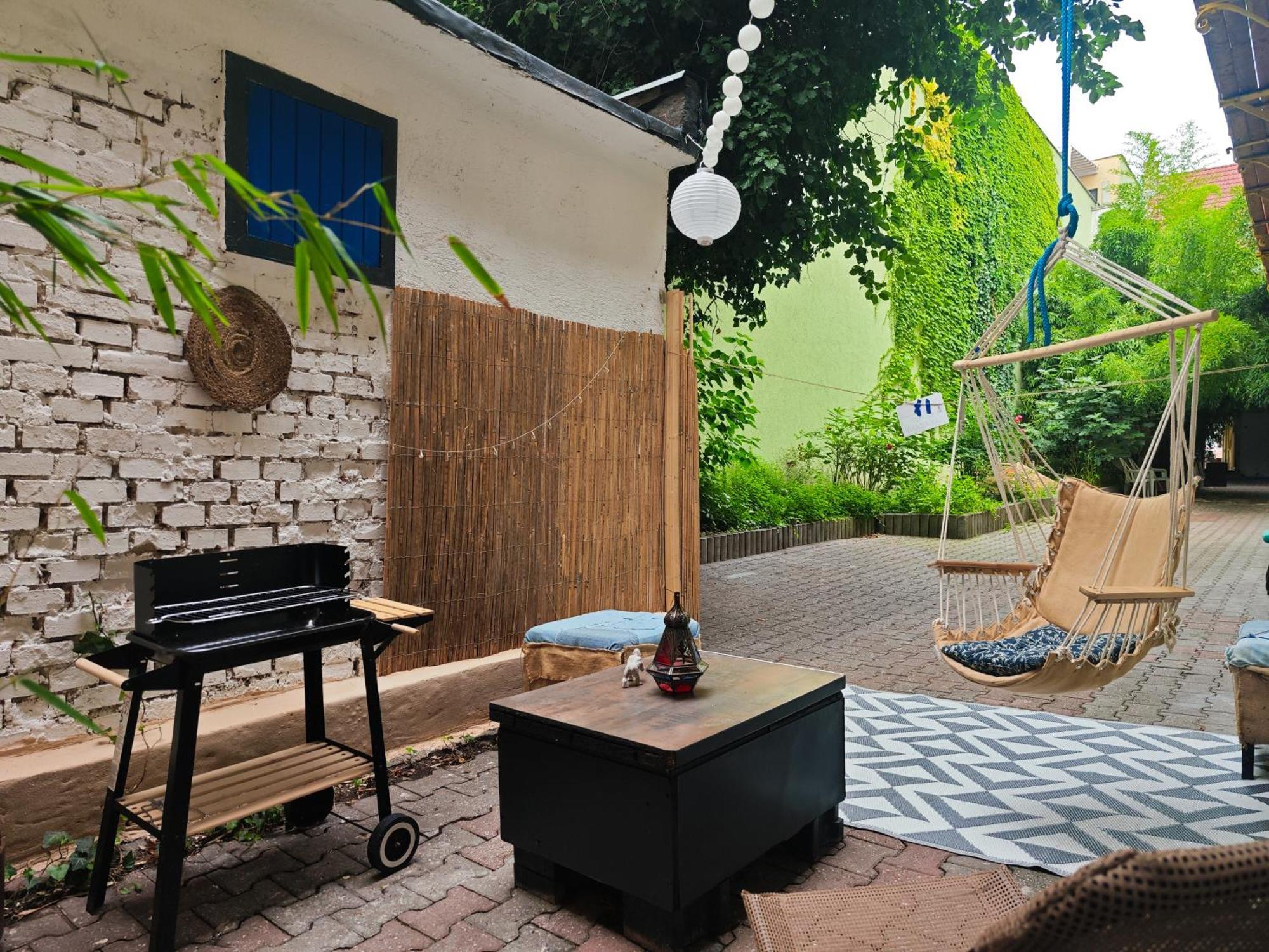 Vintage Room With Garden View Bratislava Extérieur photo