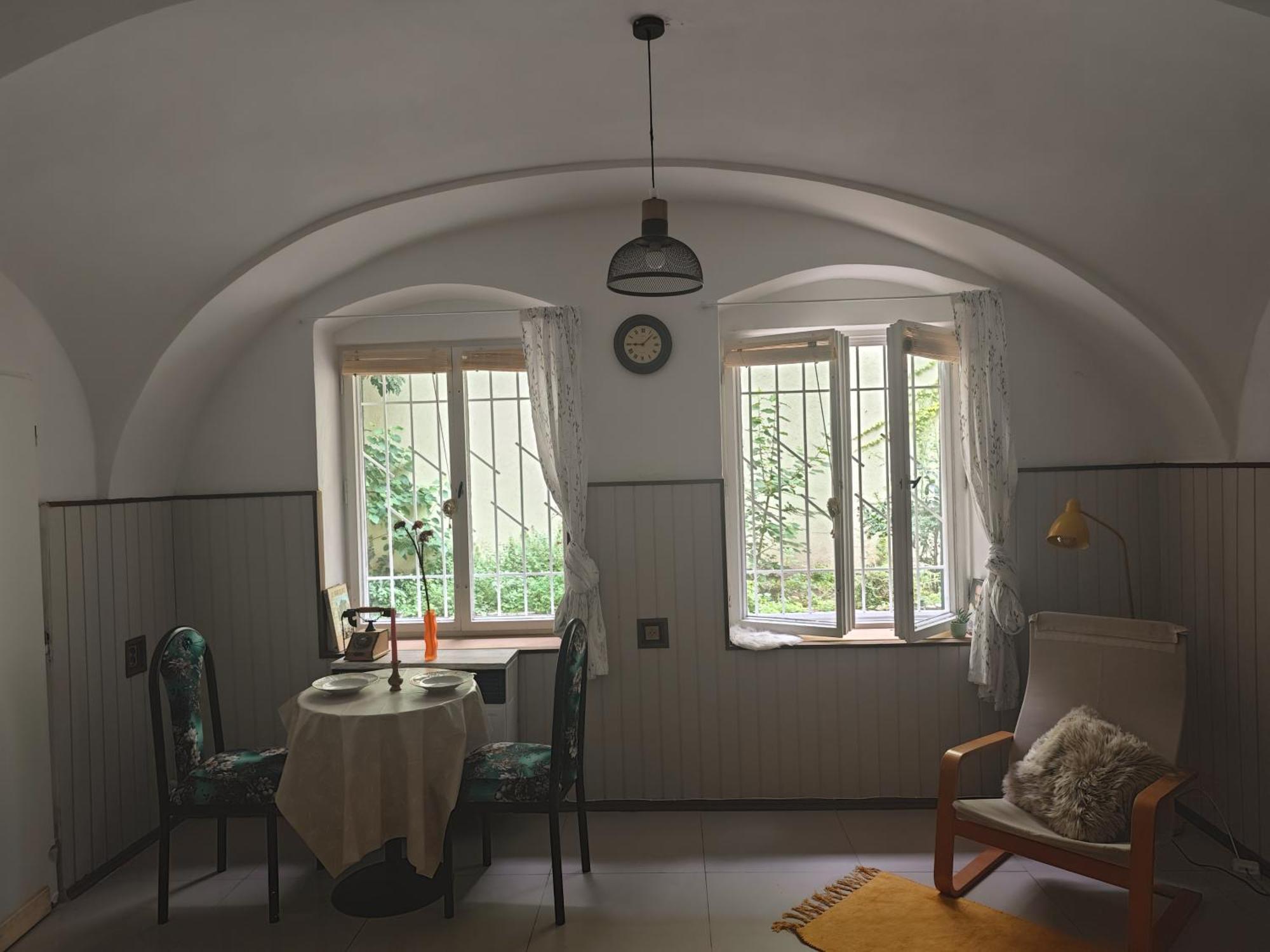 Vintage Room With Garden View Bratislava Extérieur photo